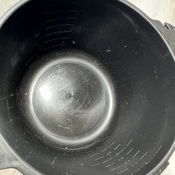 Pampered Chef Micro Cooker 2-Quart Black With Strainer Lid - Picture 3 of 5